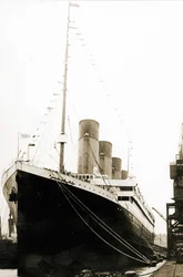 RMS Titanic lähdössä Southamptonista neitsytmatkalleen, 5. huhtikuuta 1912